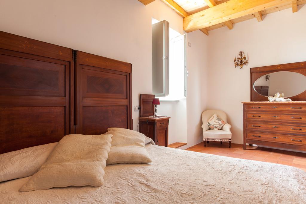 فيلا Casa Breccia Compignano  الغرفة الصورة