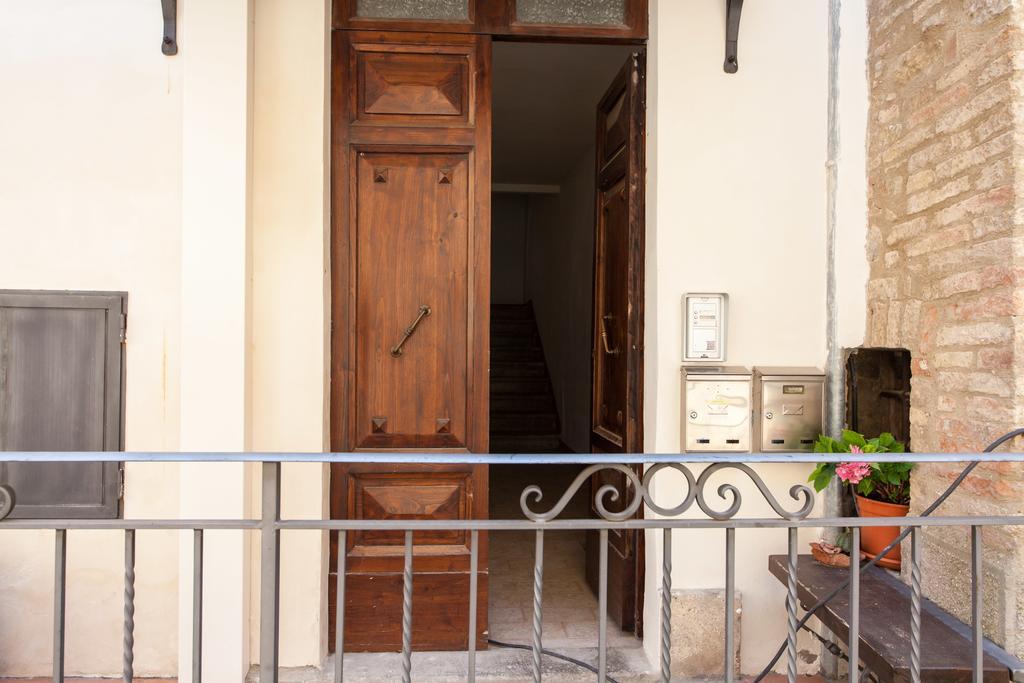 فيلا Casa Breccia Compignano  الغرفة الصورة